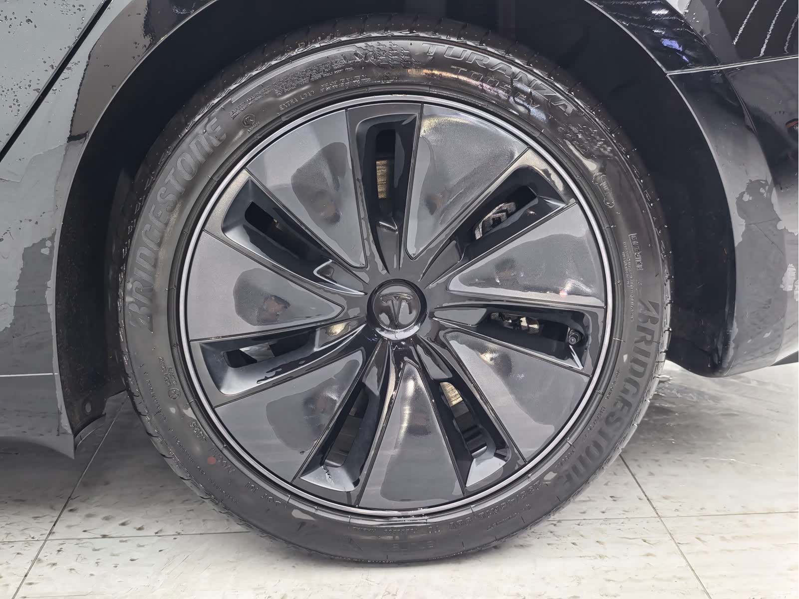 Tesla Model 3, 2025 8