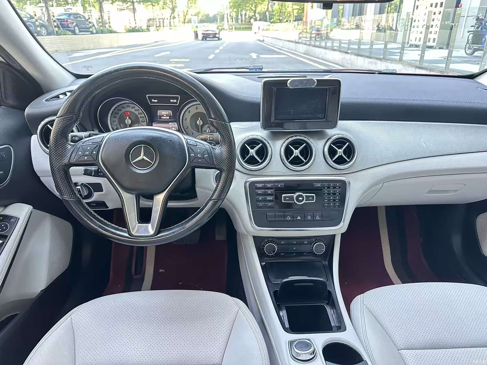 Mercedes-Benz GLA, 2015 8