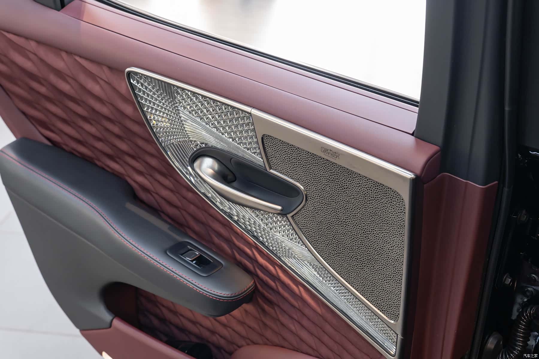 Lexus LS, 2018 18