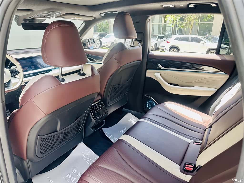 Geely Xingyue L, 2025 10