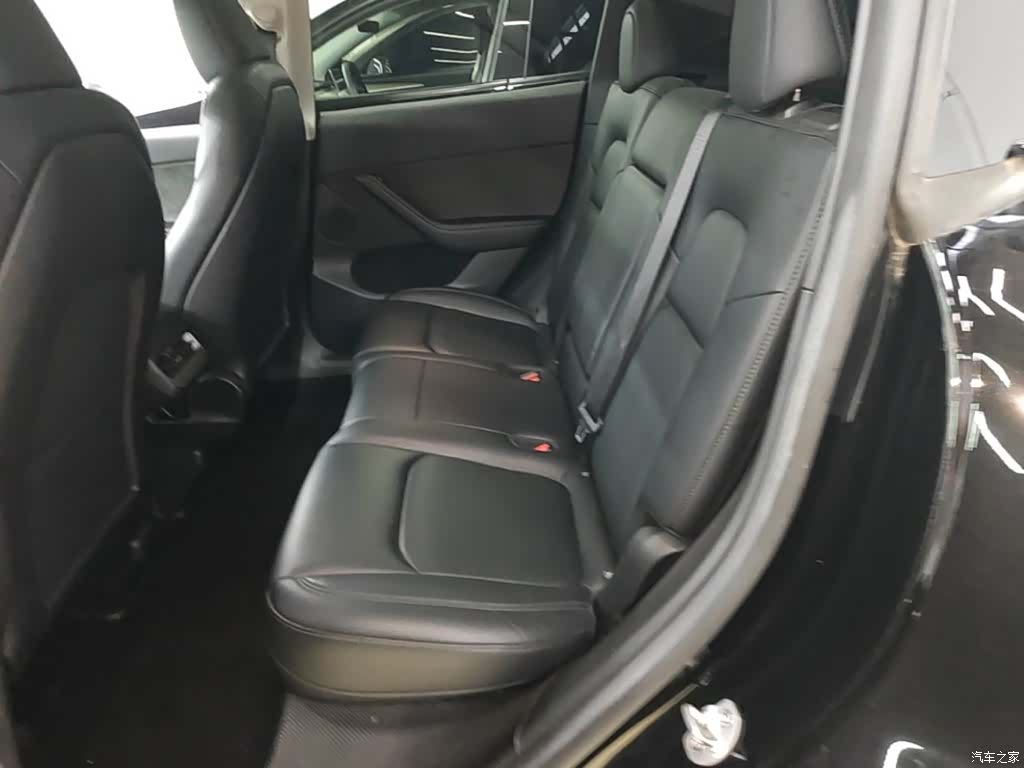 Tesla Model Y, 2023 17