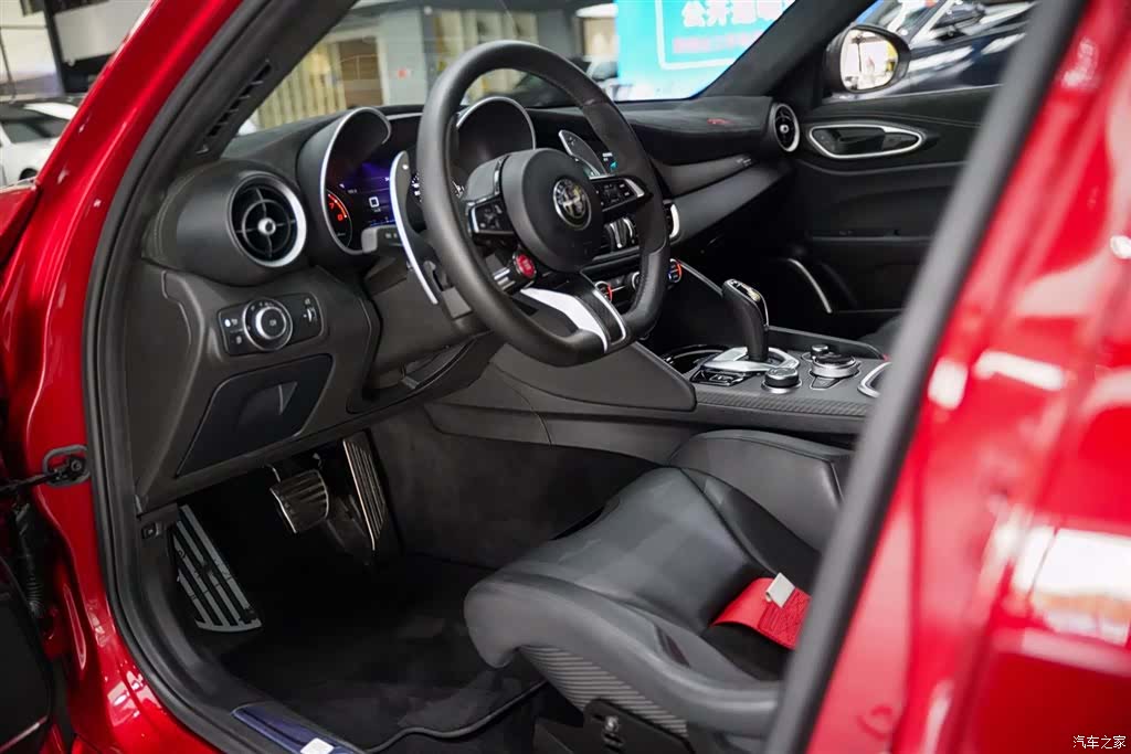 Alfa Romeo Giulia, 2022 3