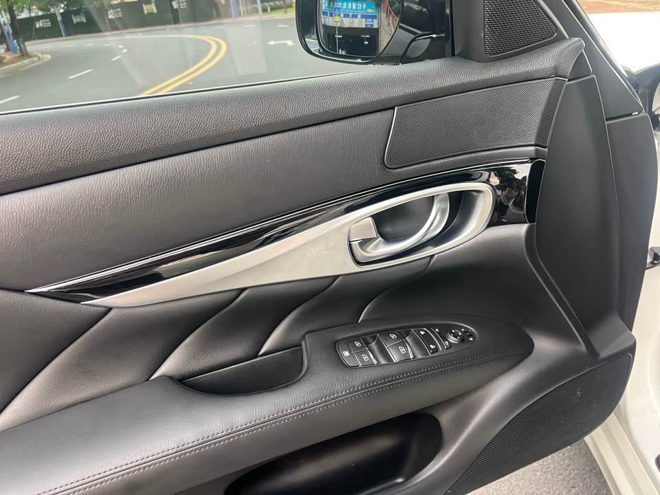 Infiniti Q70 Infiniti Q70