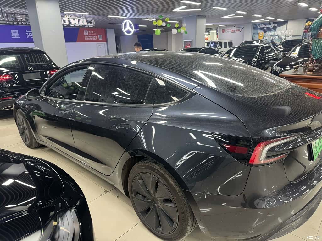 Tesla Model 3, 2025 3