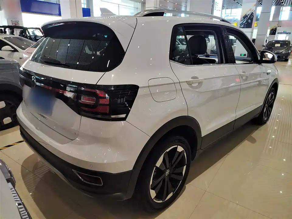 Volkswagen Exploring the shadow