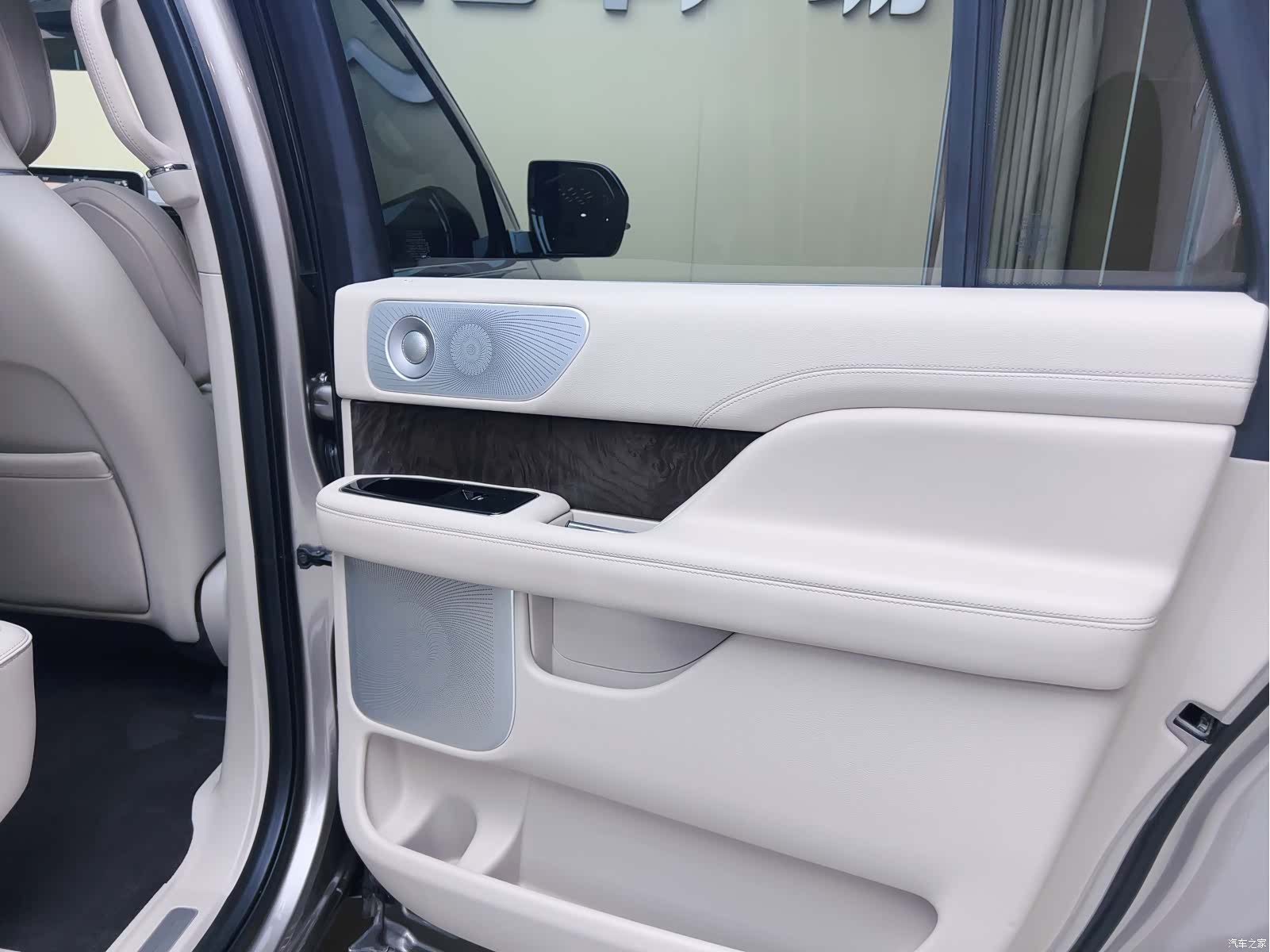 Lincoln Navigator, 2019 11