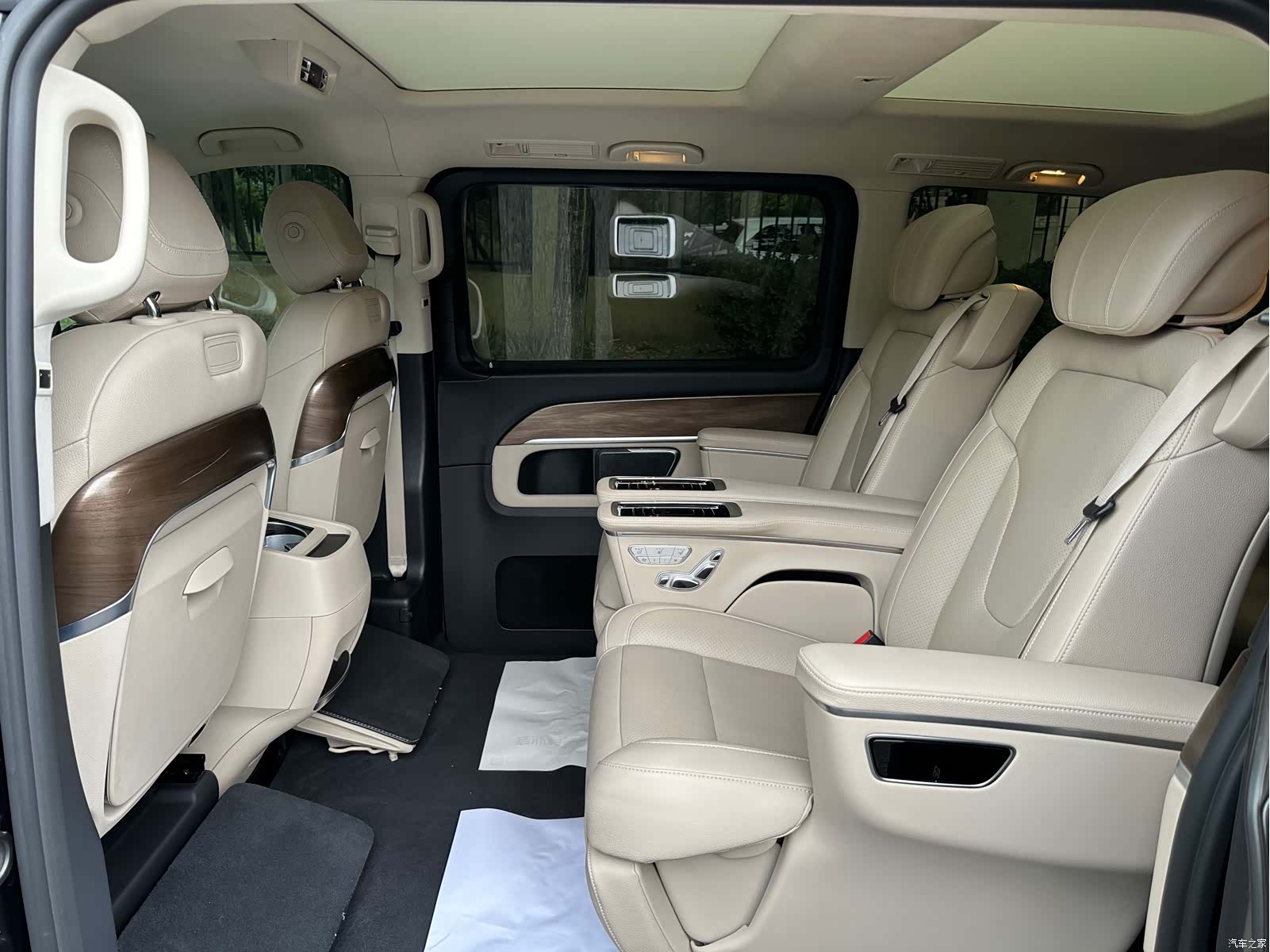 Mercedes-Benz V-Class, 2022 11