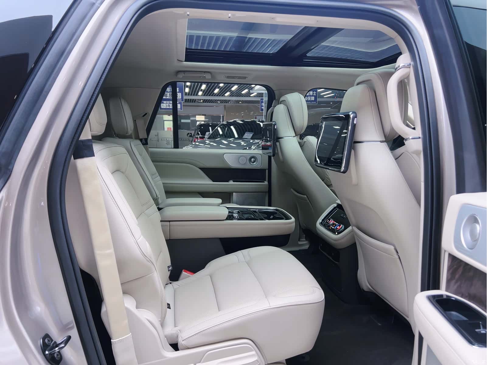 Lincoln Navigator, 2019 15