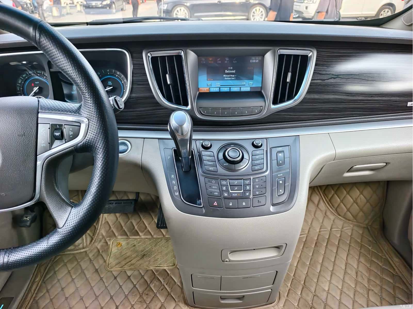 Buick GL8, 2013 12