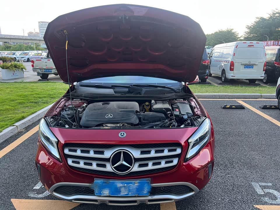 Mercedes-Benz GLA Mercedes-Benz GLA