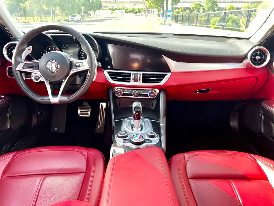 Alfa Romeo Giulia Alfa Romeo Giulia