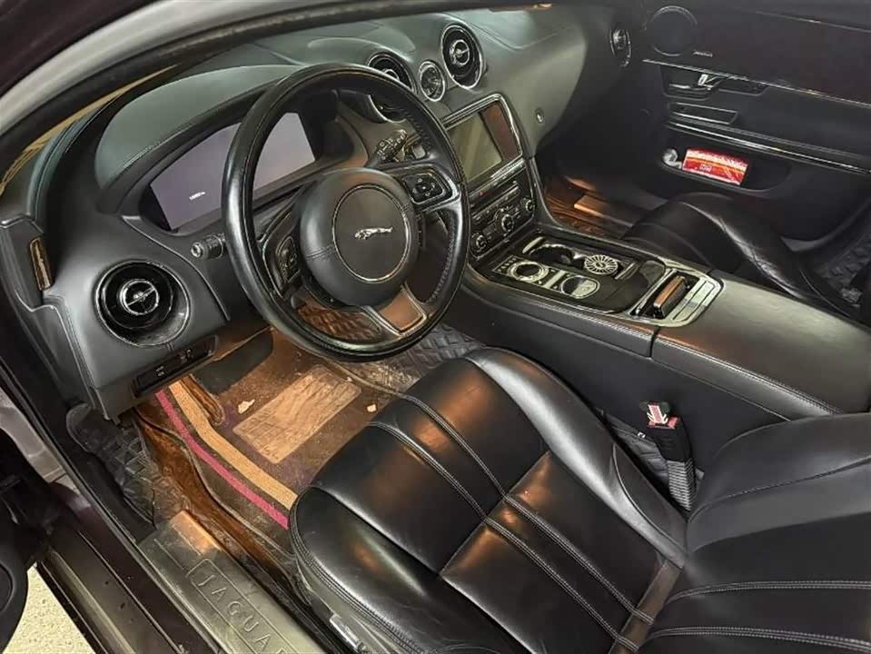 Jaguar XJ Jaguar XJ