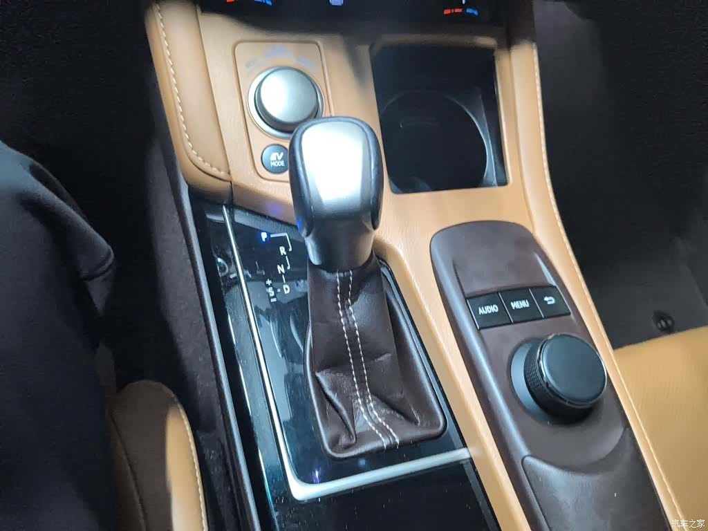 Lexus ES, 2016 7