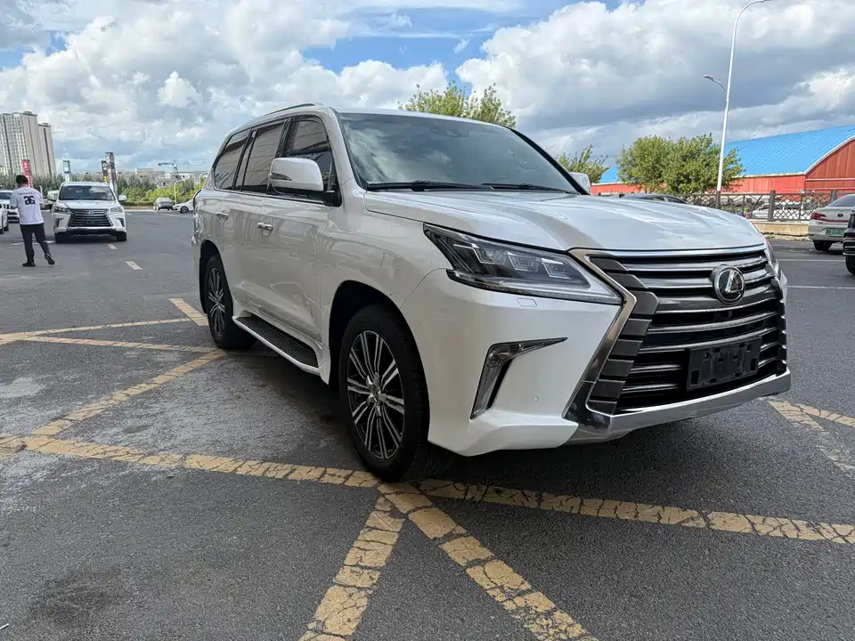 Lexus LX