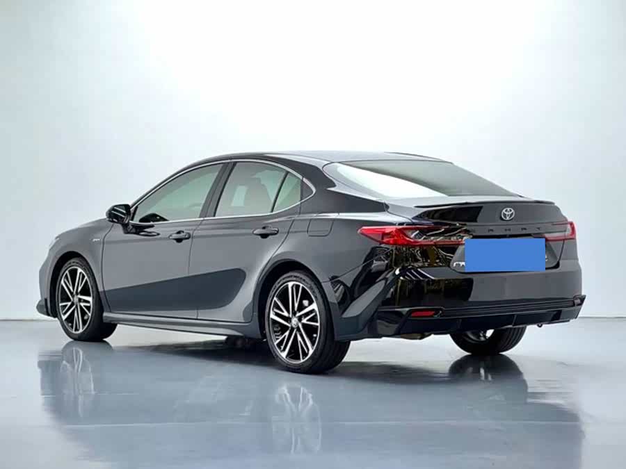 Toyota Camry 2025, фото 4