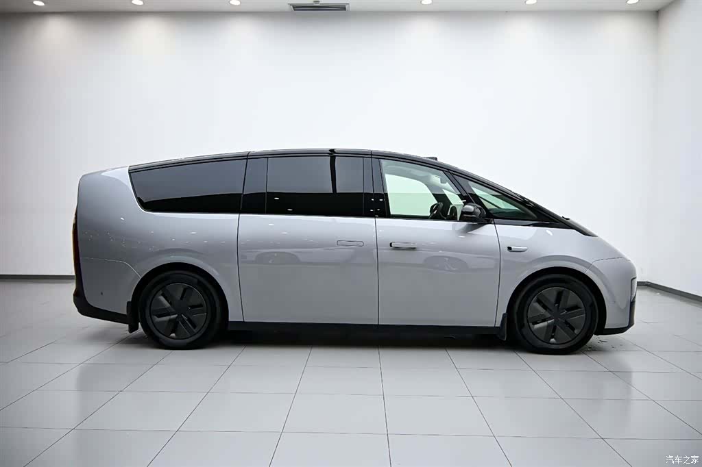 Li Auto MEGA, 2025 6