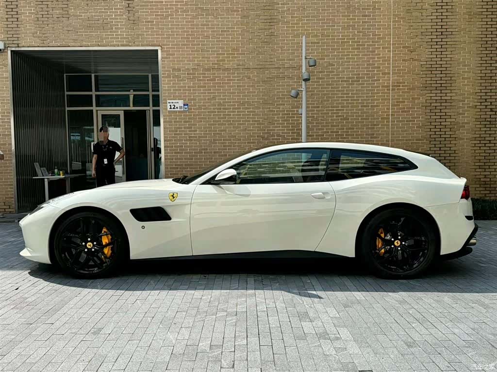 Ferrari GTC4Lus, 2019 2