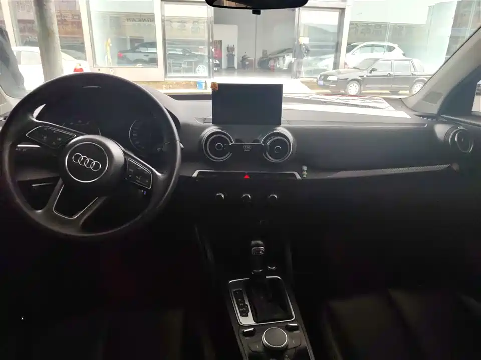Audi Q2L