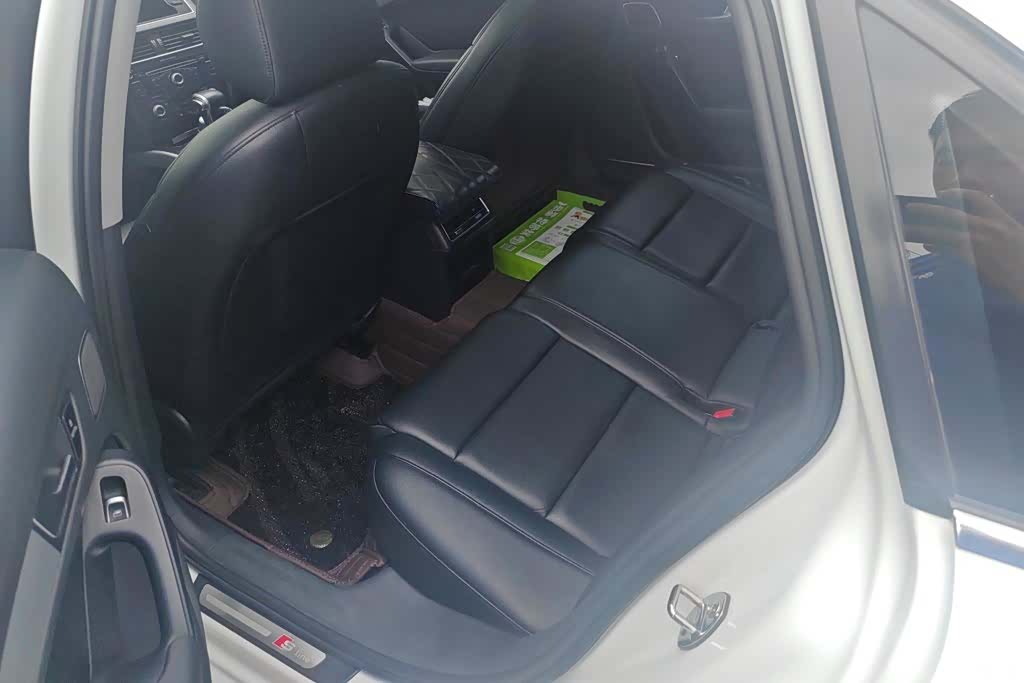 Audi A4L, 2015 11