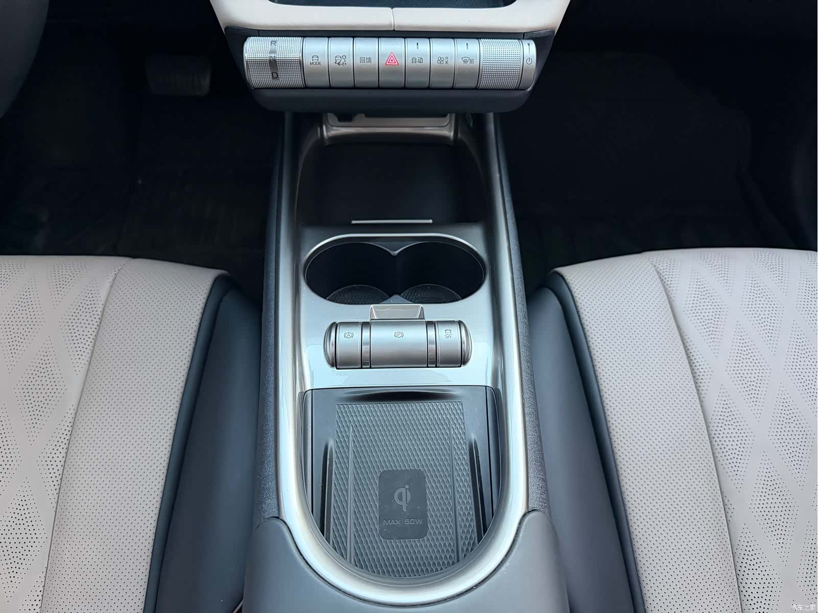 BYD Dolphin, 2024 13