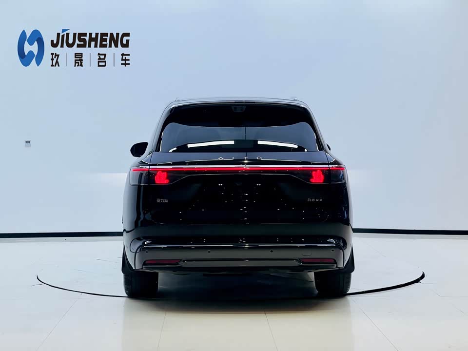 AITO Ask the world M8