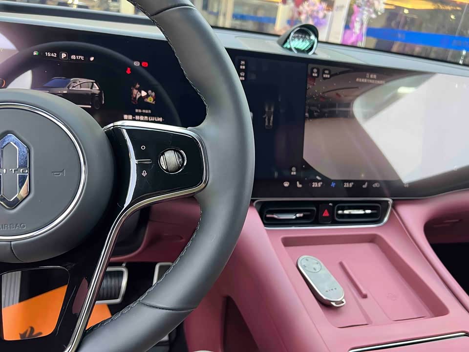 AITO Ask the world M8