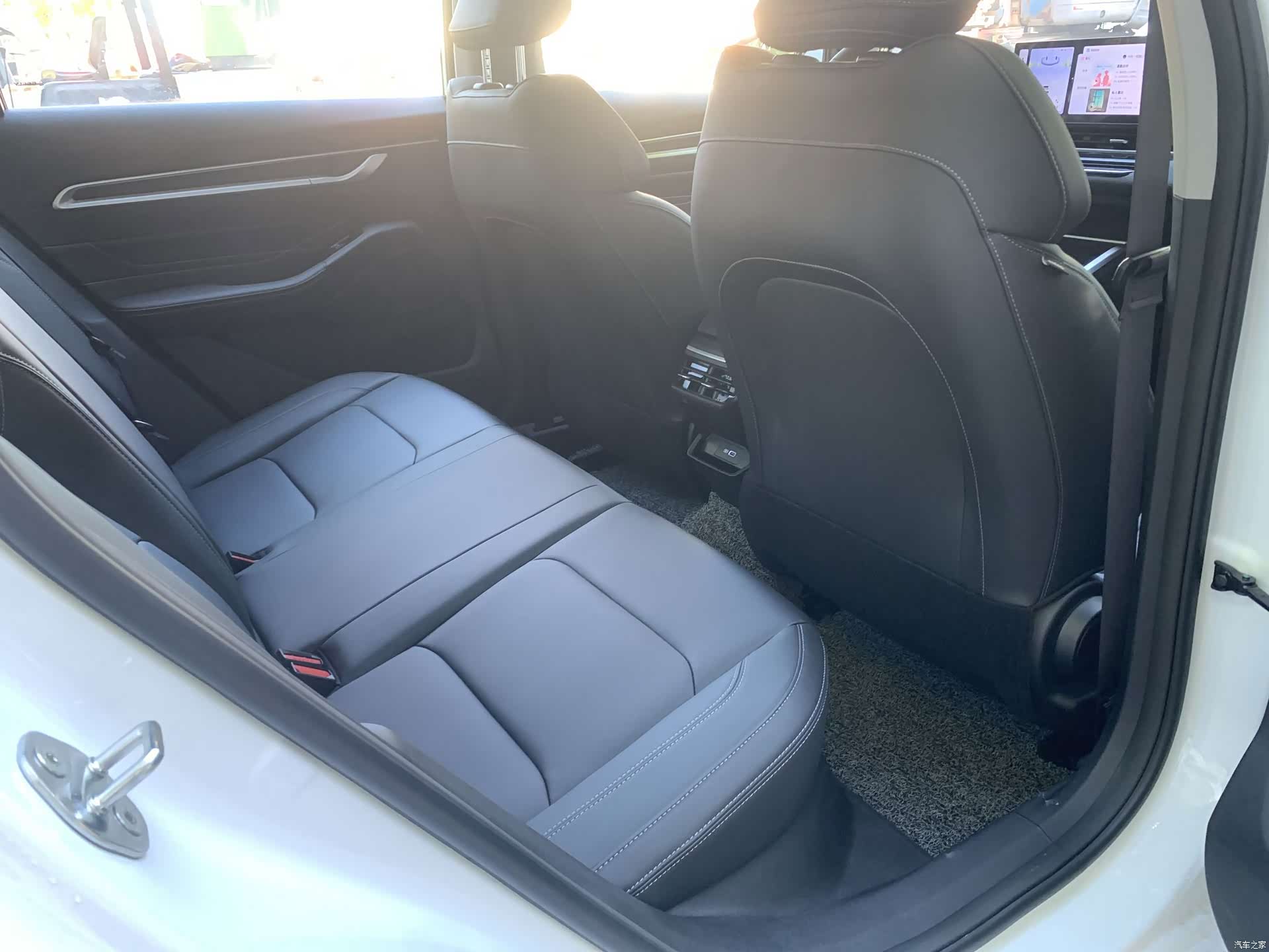 Geely Emgrand, 2025 10