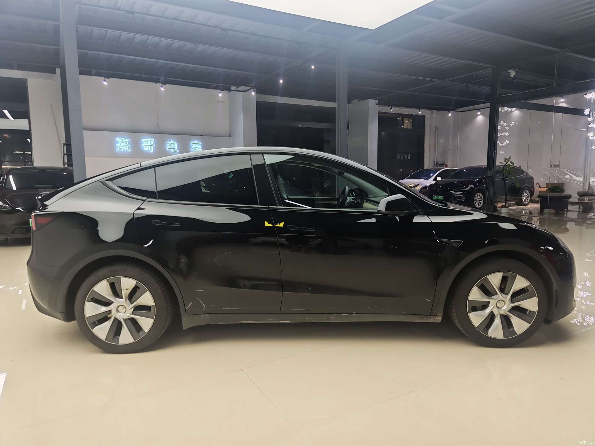 Tesla Model Y, 2022 4