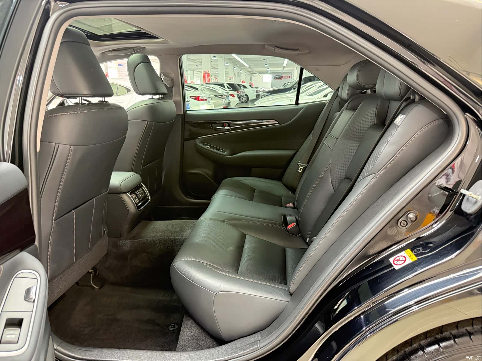 Toyota Crown, 2017 4