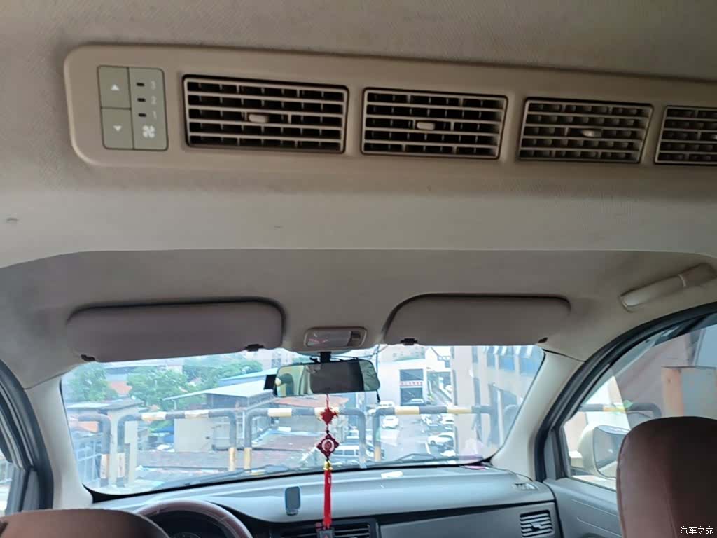 Wuling V, 2019 18