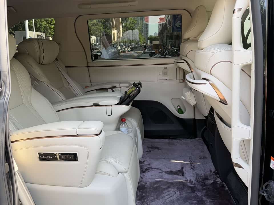 Lexus LM Lexus LM