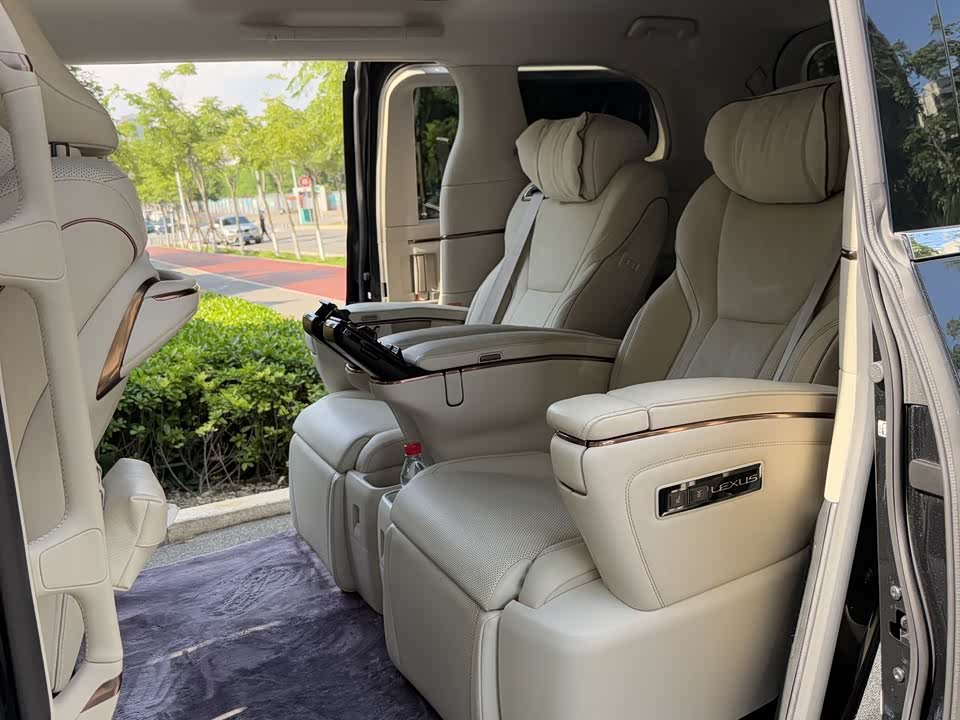 Lexus LM Lexus LM