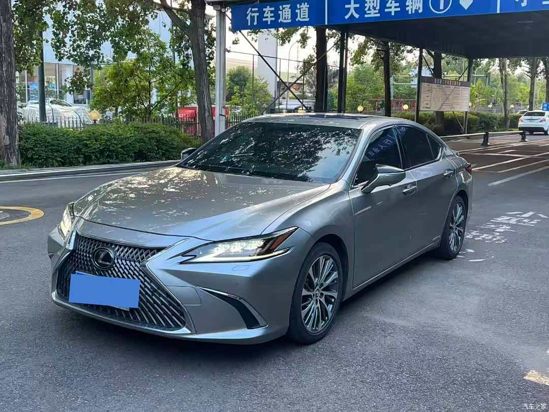 Lexus ES, 2021 1