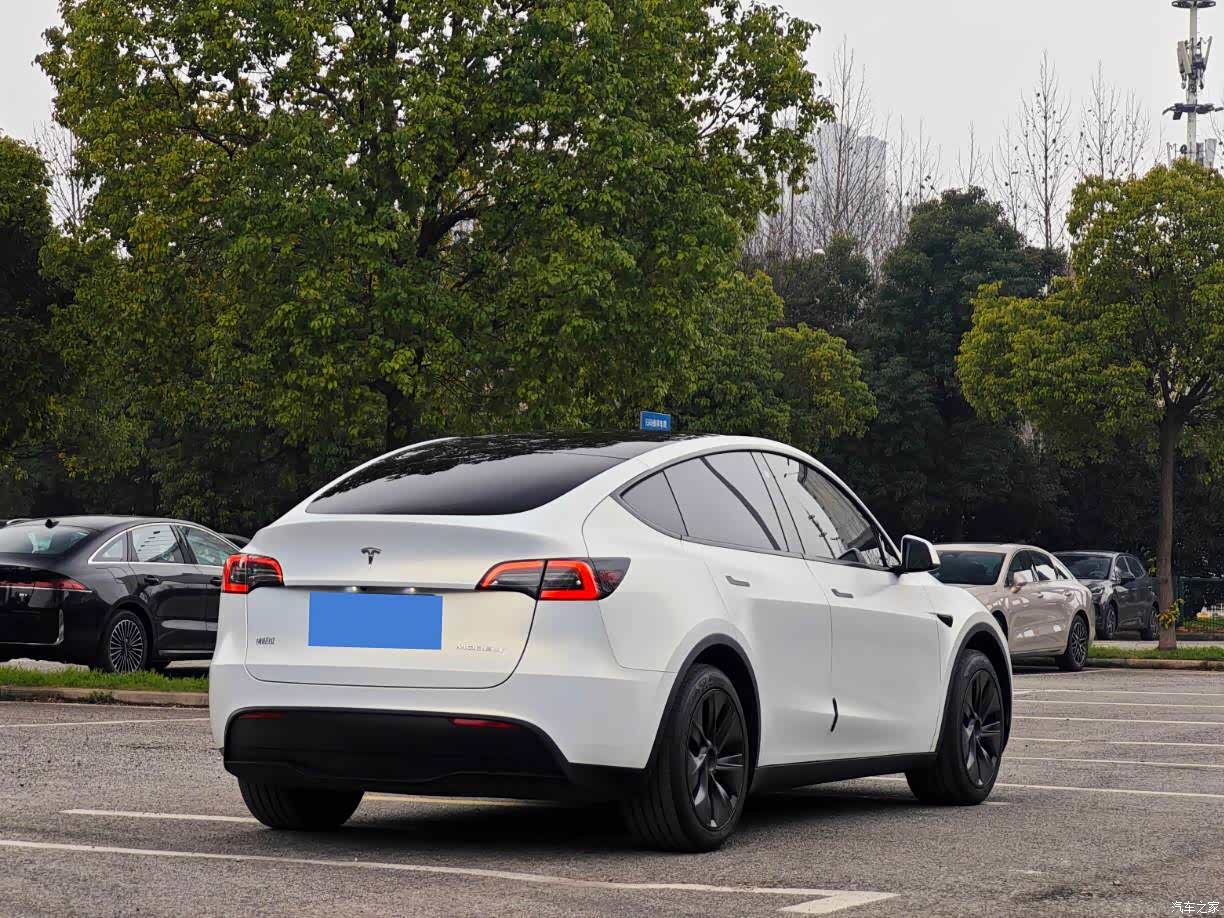 Tesla Model Y, 2023 7