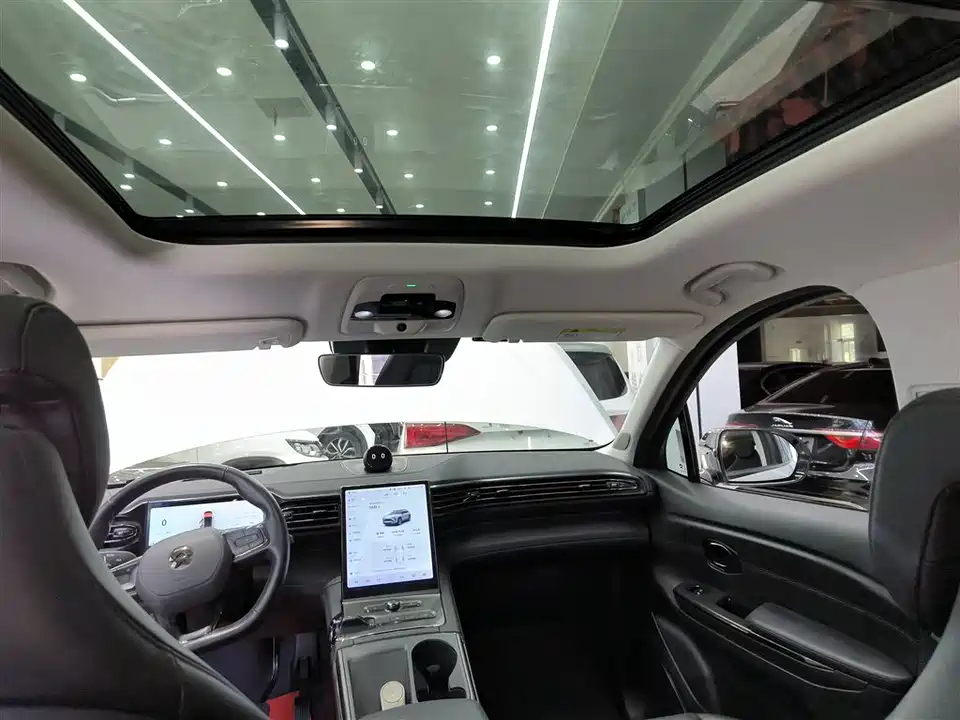 NIO ES6