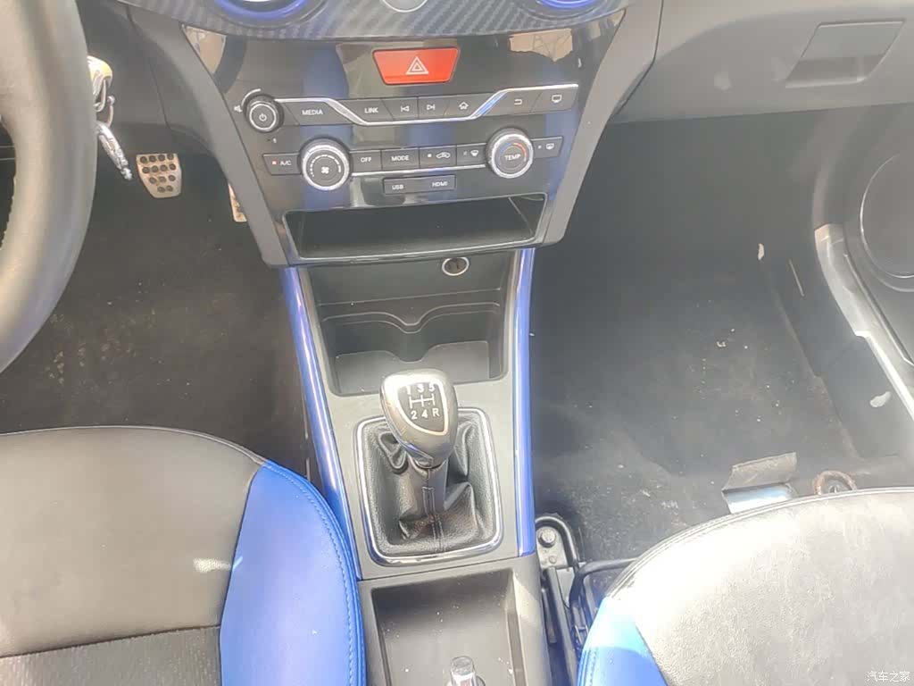 BAIC X25, 2016 14