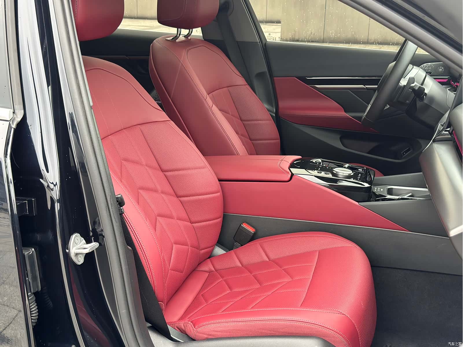 BMW 5 Series, 2024 13