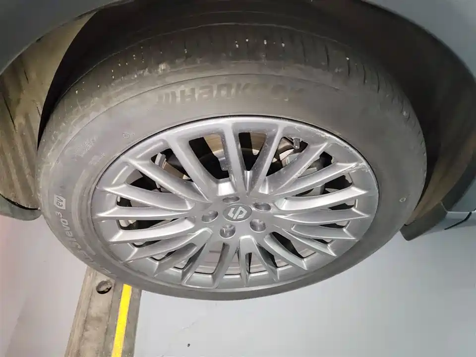 Leapmotor C11