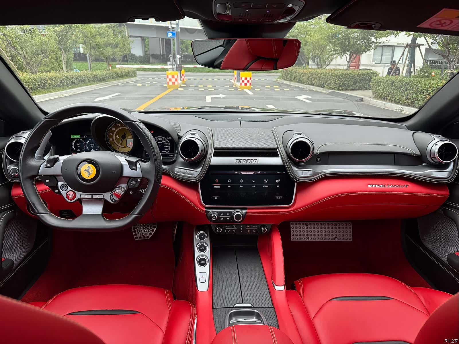 Ferrari GTC4Lus, 2020 14