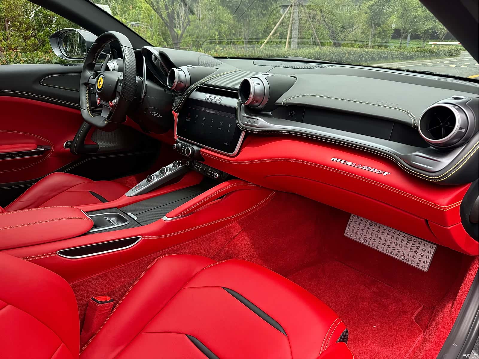 Ferrari GTC4Lus, 2020 15