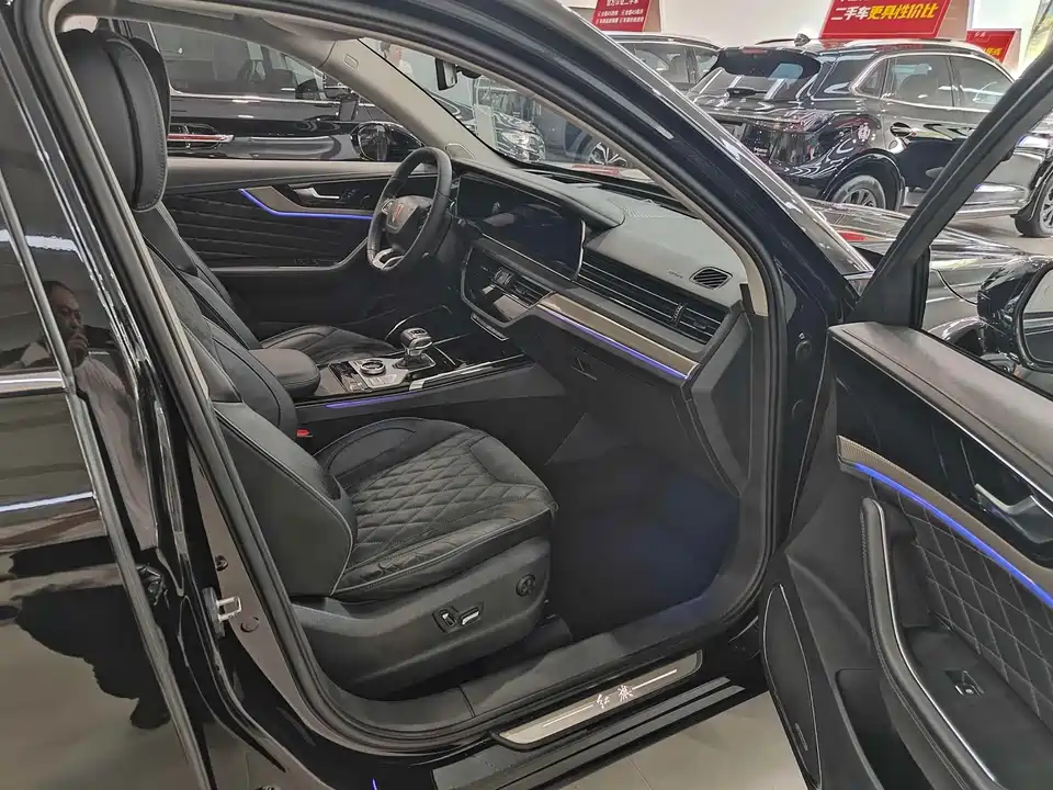 Hongqi HS5