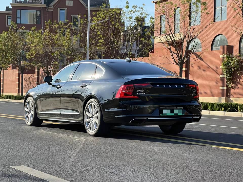 Volvo S90