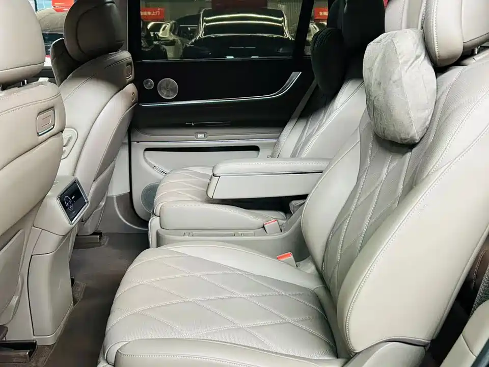 AITO Ask the world M9