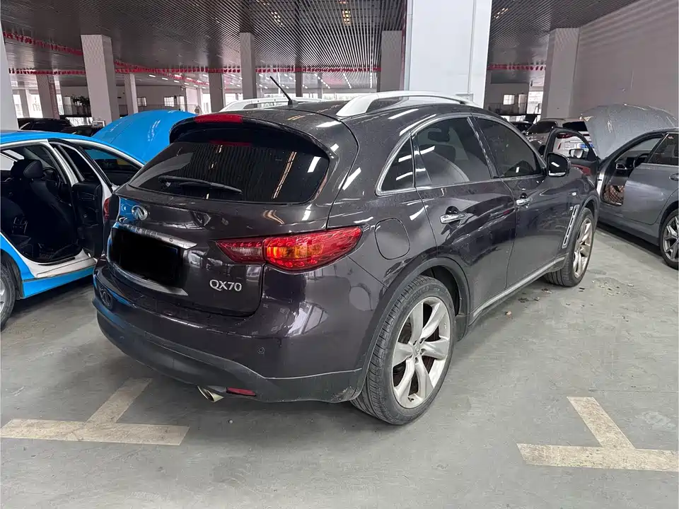 Infiniti QX70