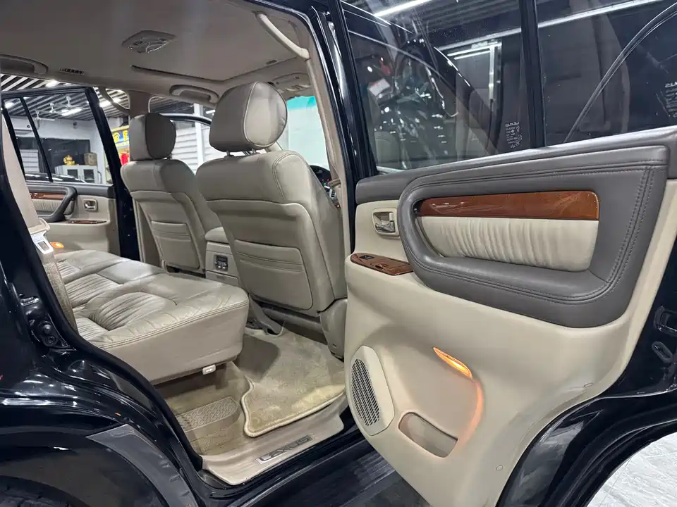Lexus LX
