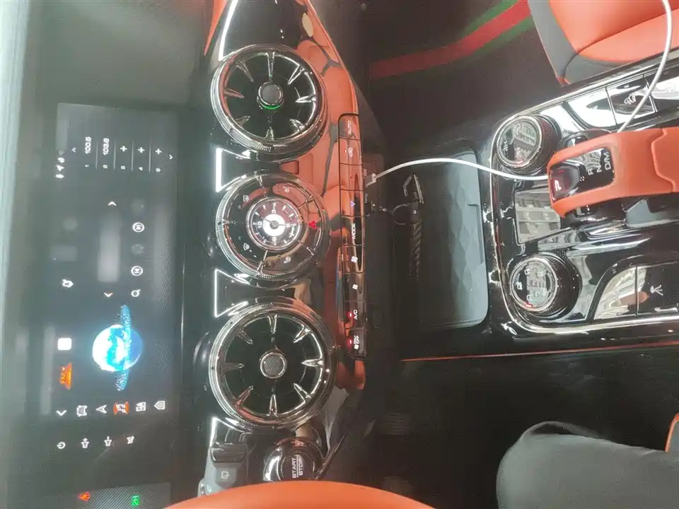 CrossBoundary Co-creation tank 300