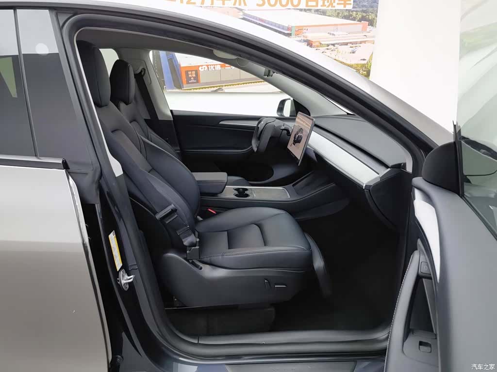Tesla Model Y, 2024 23