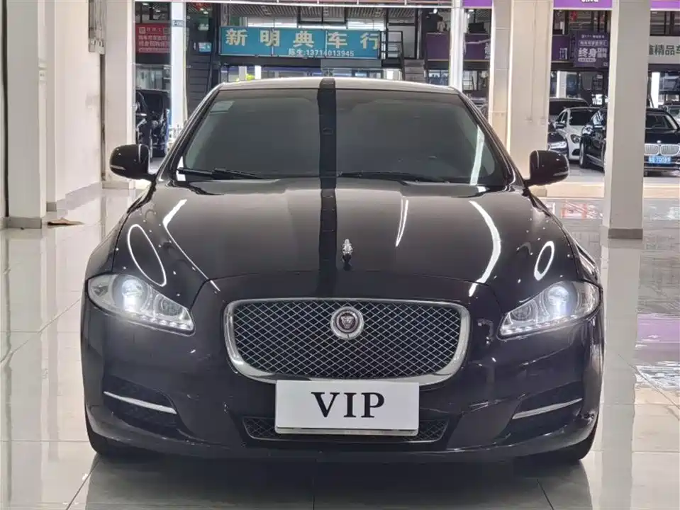 Jaguar XJ Jaguar XJ