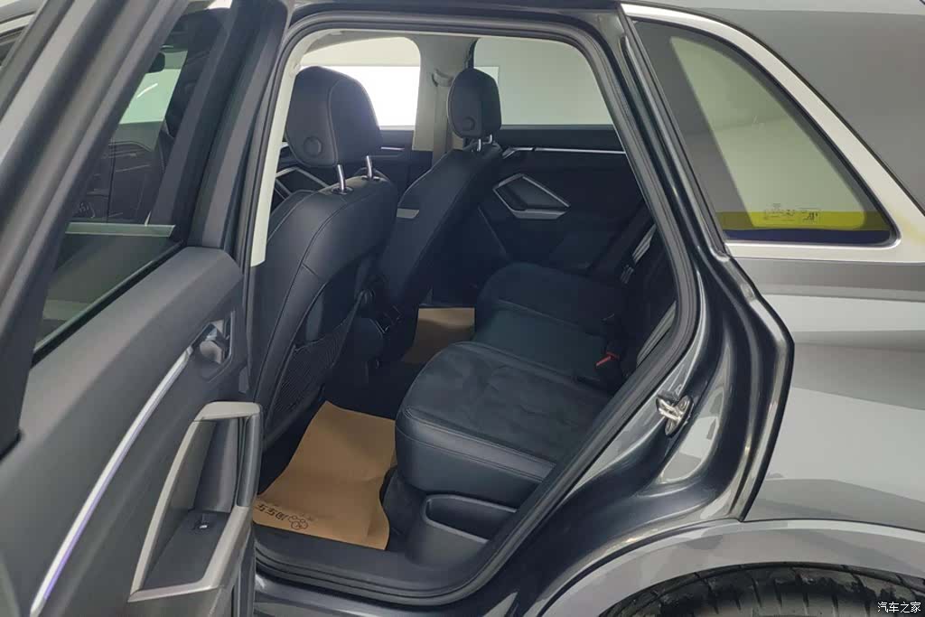 Audi Q3, 2022 11