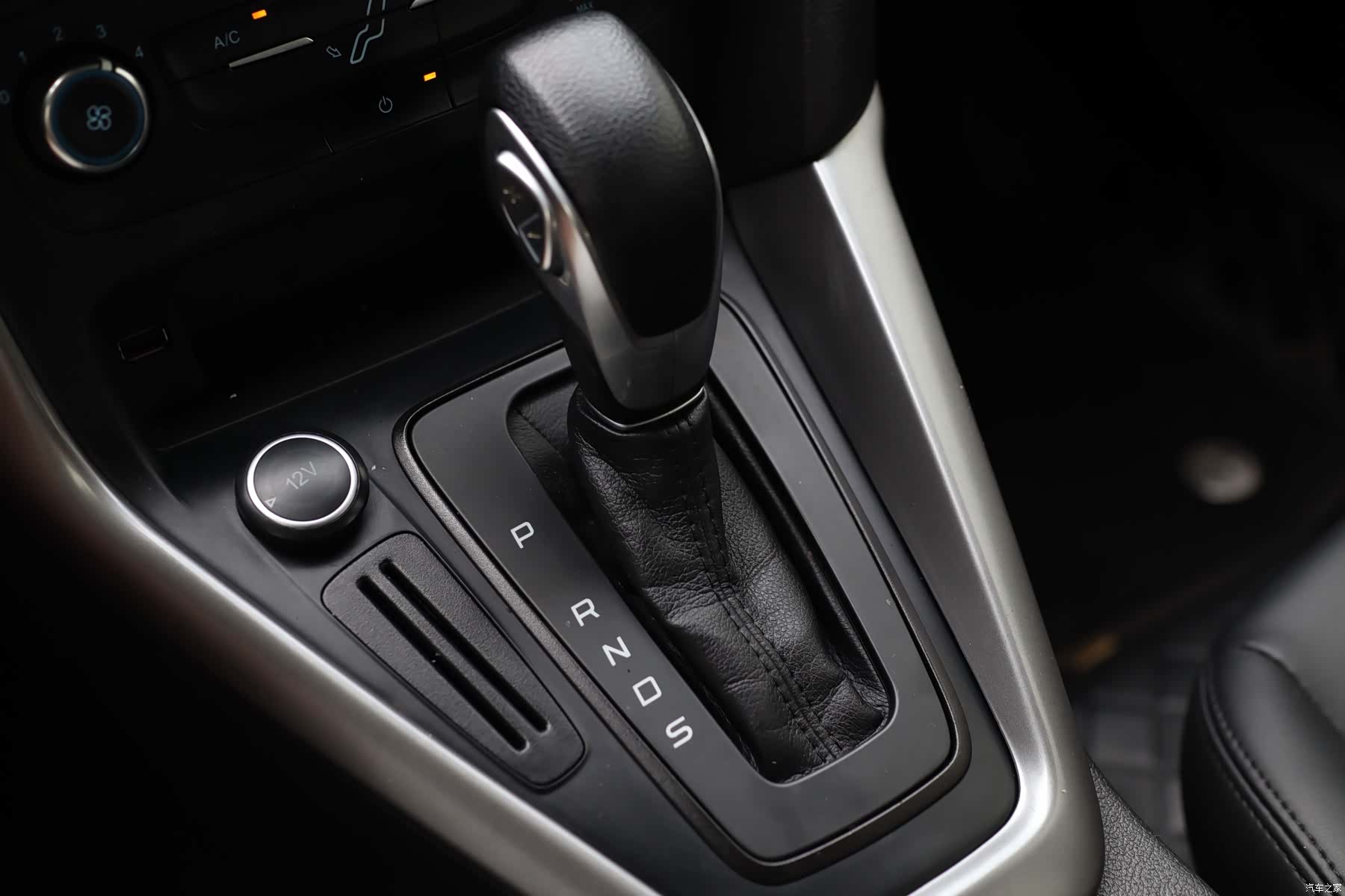 Ford Focus, 2018 11